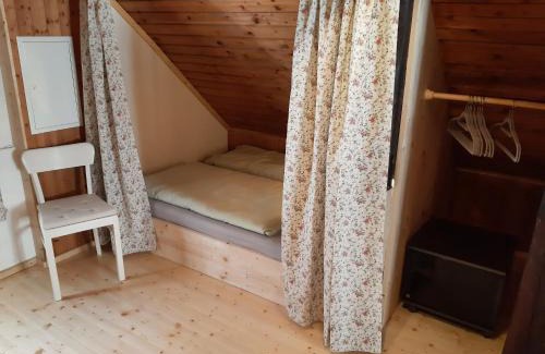 Irsee Apartment | Ferienwohnung KIostermühle Irsee - Parkplätze, Spielplatz, Biergarten, Badesee, E-Auto Ladepunkt