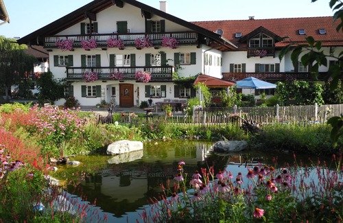 Bad Feilnbach Apartment | Pet-Friendly Ferienwohnung "Kirsche" with 2 Bedrooms