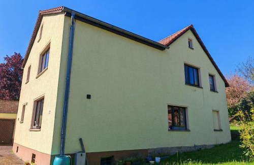 Droyßig House | Family-Friendly Ferienwohnung Klaus for Memorable Getaways