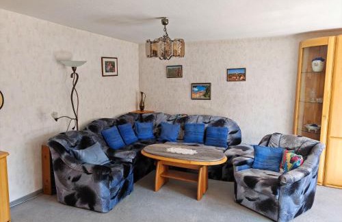 Droyßig House | Family-Friendly Ferienwohnung Klaus for Memorable Getaways