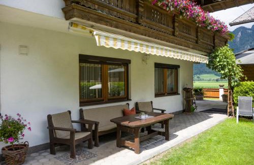 Schlitters House | Family-Friendly Ferienwohnung Knabl with Top Guest Ratings