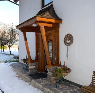 Schlitters House | Family-Friendly Ferienwohnung Knabl with Top Guest Ratings