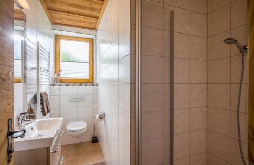 Schlitters House | Family-Friendly Ferienwohnung Knabl with Top Guest Ratings