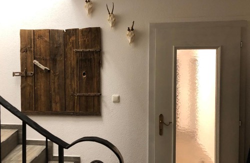 Schwaz Apartment | Top-Rated Ferienwohnung Kröll: Family-Friendly with Kitchen