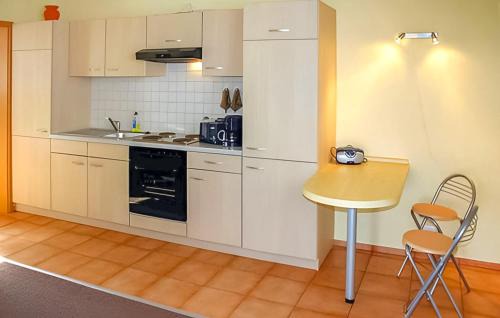 Muritz Apartment | Family-Friendly Retreat at Ferienwohnung Krmmel