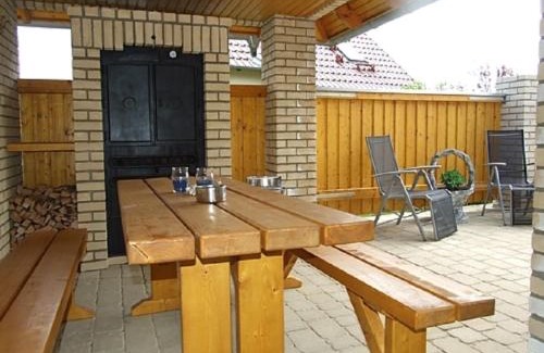 Muritz Apartment | Inviting Ferienwohnung Kranichzug: Perfect for Families & Pets!
