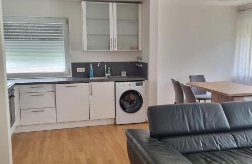 Hochzoll-Sud Apartment | Cozy Kuhsee Apartment - Pet & Child Friendly Retreat