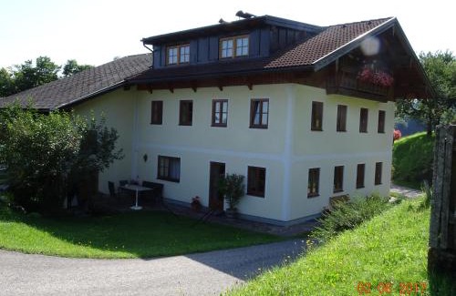 Bad Durrnberg Apartment | Family-Friendly Ferienwohnung Löffelberger with High Ratings