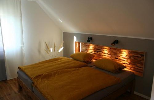 Lemberg Apartment | Top-Rated Ferienwohnung Löwenburg: Family & Pet Friendly