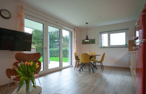 Langenargen Apartment | Guest Rated 10/10: Ferienwohnung Lago Rosso with Lake View