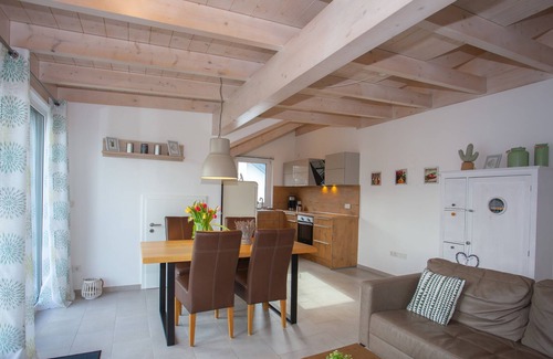 Langenargen Apartment | Discover Lago Rosso: Scenic Lake View Apartment in Langenargen