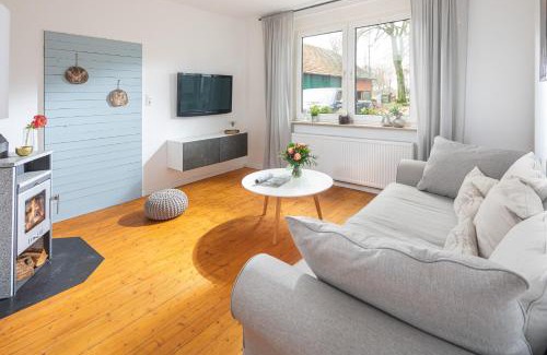 Woltringhausen Apartment | Pet-Friendly Landblick: Family Retreat with Pool Access