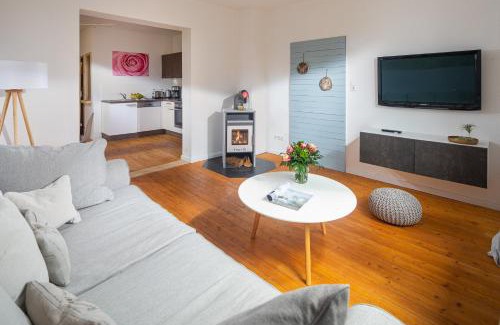 Woltringhausen Apartment | Pet-Friendly Landblick: Family Retreat with Pool Access