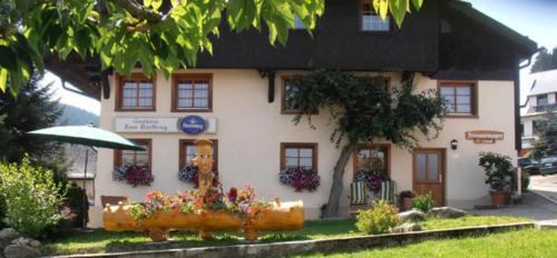Altglashutten Apartment | Relax in Ferienwohnung Landleben at Dorfkrug Altglashütten