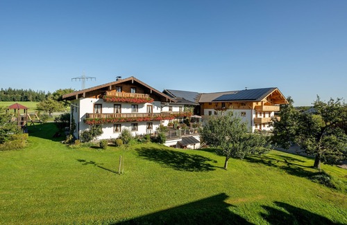 Hoslwang Apartment | Cozy Ferienwohnung at Langbürgner See with Family Amenities