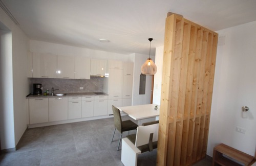Laces Apartment | Inviting Ferienwohnung Latsch/Tarsch: Pet-Friendly Retreat