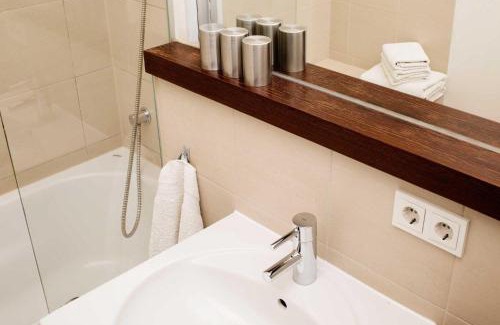 Zentrum-Sued Apartment | Pet-Friendly Ferienwohnung Leipzig with Oceanfront Views
