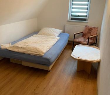 Großhartmannsdorf Apartment | Pet-Friendly Ferienwohnung Lippmann with Hot Tub & Breakfast