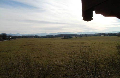 Holzkirchen Apartment | Experience Ferienwohnung Lichtwark: Pet-Friendly Retreat