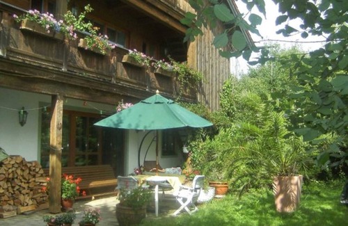 Holzkirchen Apartment | Experience Ferienwohnung Lichtwark: Pet-Friendly Retreat