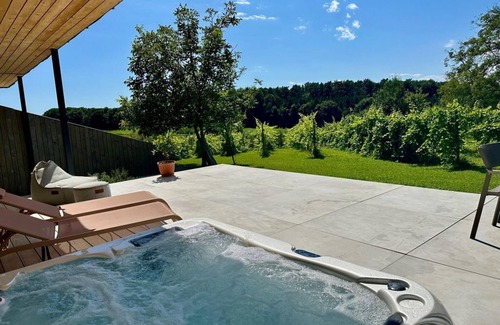 Sebersdorf Apartment | Ocean View Retreat at Ferienwohnung Lind Fruchtreich