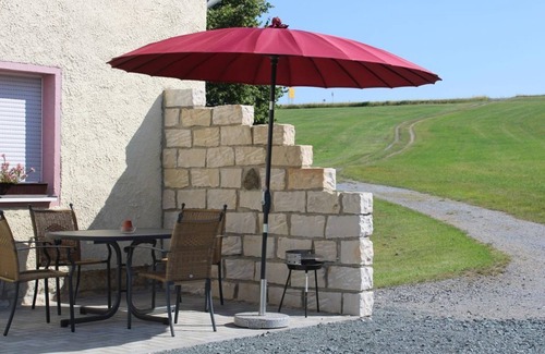 Pirna Apartment | Cozy Ferienwohnung "Linda" - Ocean View Retreat Awaits
