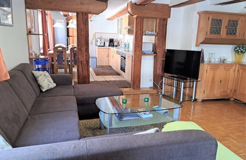 Owingen Apartment | Perfect Getaway: Ferienwohnung Linzgau with Kitchen & Breakfast