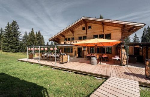 Saanenmoeser Apartment | Oceanfront Haven: Ferienwohnung Lochstafel with 10/10 Rating