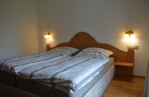Bad Schlema Apartment | Inviting Ferienwohnung Lucia: Pet-Friendly Stay with Spa