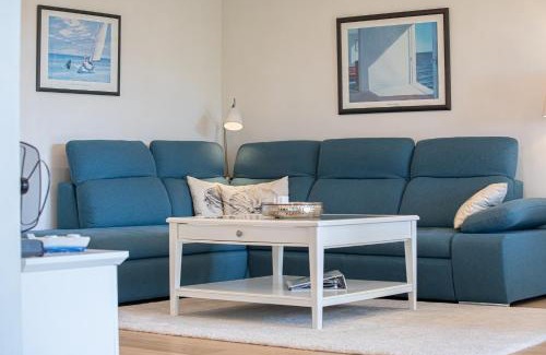 Gelting Apartment | Oceanfront Family Retreat at Ferienwohnung Luv