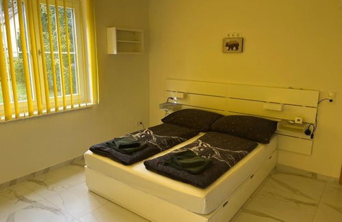 Moellbruecke Apartment | Cozy Ferienwohnung Möllbrücke: Family-Friendly Retreat