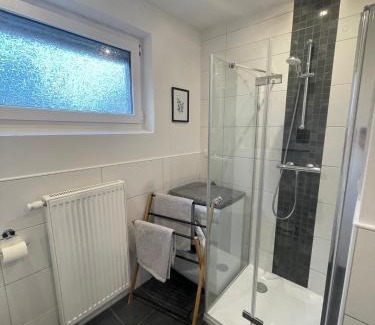 Emden Apartment | Child-Friendly Ferienwohnung Mühlenwarf with High Guest Ratings