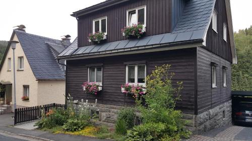 Steinach Apartment | Cozy Ferienwohnung Müller with 8.7/10 Guest Ratings
