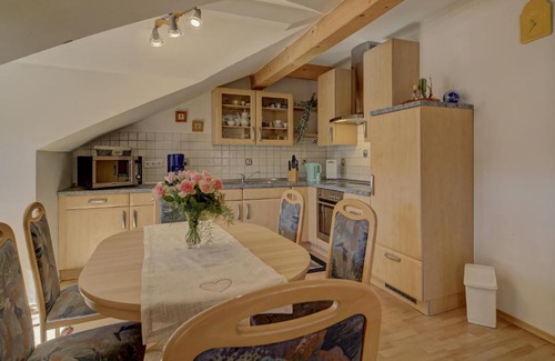 Mauth Apartment | Oceanfront Retreat: Ferienwohnung Madek 2 - Rated 9.8/10
