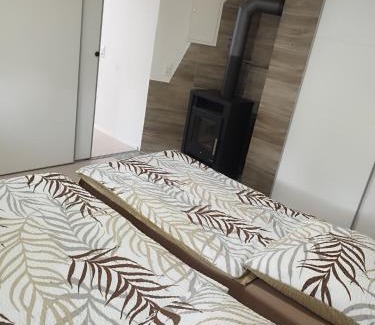 Neuhausen ob Eck Apartment | Family-Friendly Ferienwohnung Martin with Pet Amenities