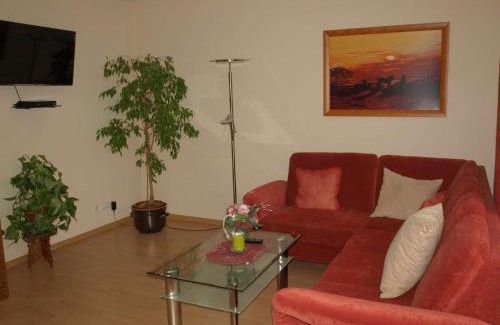 Markkleeberg Apartment | Pet-Friendly Ferienwohnung Mengelberg with Accessible Amenities