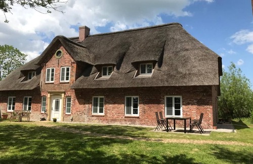 Katingsiel Cottage | Ocean View Retreat: Ferienwohnung Merle, Germany - Guest Rated 9.8