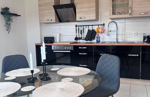 Hargarten Apartment | Relax at Ferienwohnung Mesdag: Ocean View & Pet Friendly