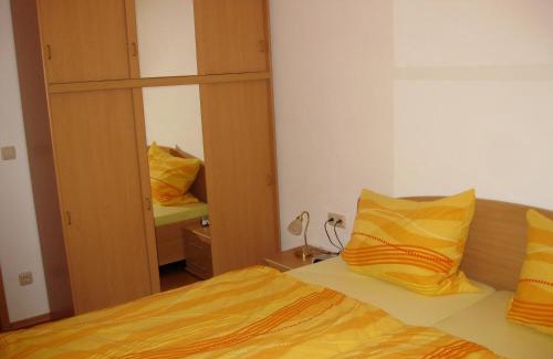 Schoenwald Apartment | Family-Friendly Ferienwohnung Meyer with High Guest Ratings