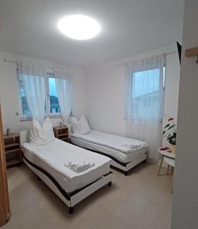 Kallmunz House | Inviting Ferienwohnung Mioritza: Family-Friendly Escape