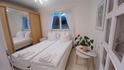 Kallmunz House | Inviting Ferienwohnung Mioritza: Family-Friendly Escape