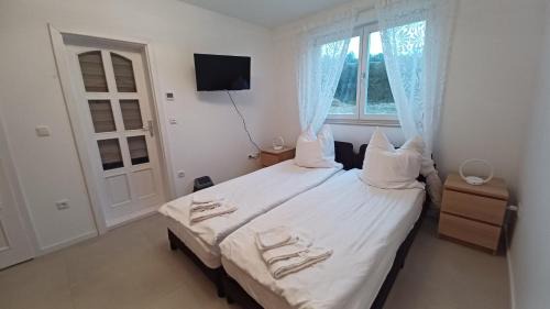 Kallmunz House | Inviting Ferienwohnung Mioritza: Family-Friendly Escape