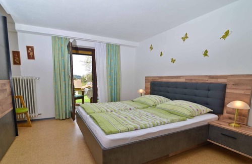 Arnbruck Apartment | Cozy 2-Bedroom Apartment with Terrace & Spa Amenities