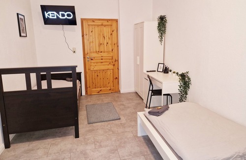 Klushof Apartment | Comfortable 5-Bedroom Apartment with Pet-Friendly Amenities