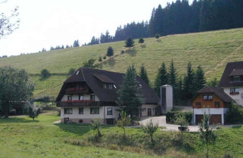 Sankt Georgen im Schwarzwald Apartment | Exceptional Comfort: Family-Friendly Apartment for 5 Guests