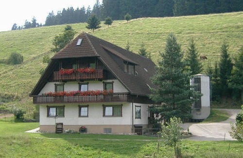 Sankt Georgen im Schwarzwald Apartment | Exceptional Comfort: Family-Friendly Apartment for 5 Guests