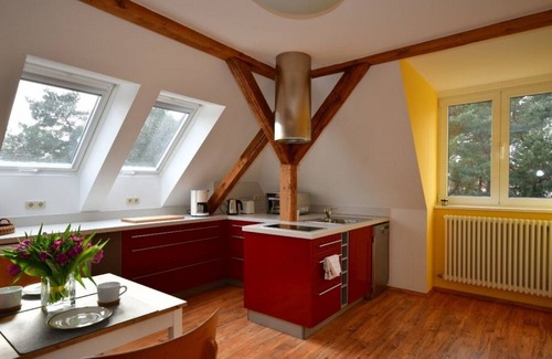 Babelsberg Sud Apartment | Cozy 1-Bedroom Retreat for Two with Kitchen & Breakfast