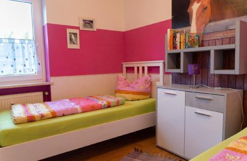 Weissenstadt Apartment | Cozy Apartment with Balcony and Two Bedrooms for Families