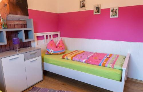 Weissenstadt Apartment | Cozy Apartment with Balcony and Two Bedrooms for Families