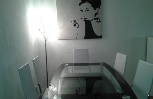 Zwenkau Apartment | Cozy Ferienwohnung mit Balkon - Perfect for Families